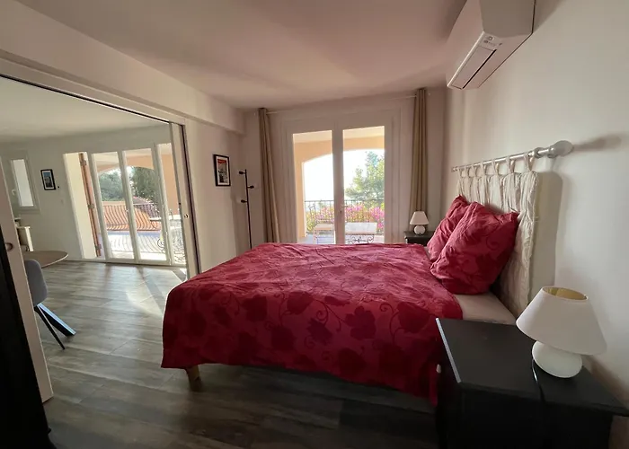 Bas De Villa, Vue Mer, Terrasse, Clim, Piscine