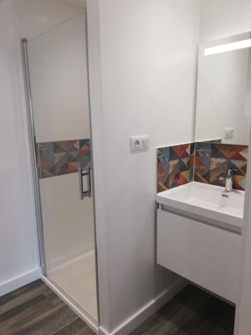 Appartement Bas De Villa, Vue Mer, Terrasse, Clim, Piscine *