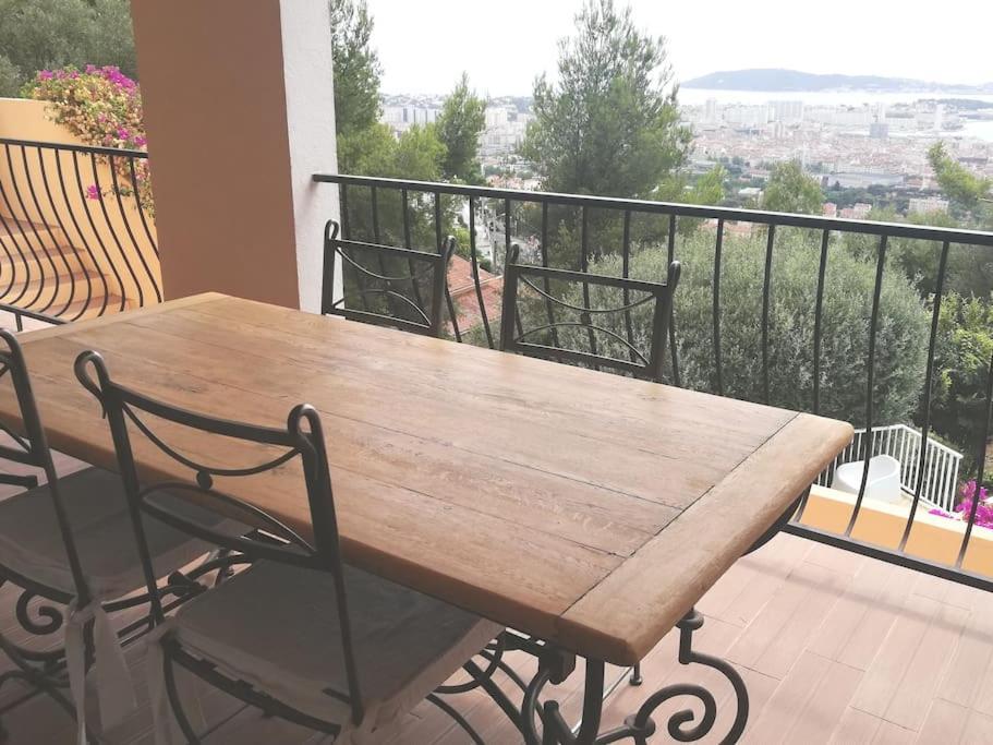 Appartement Bas De Villa, Vue Mer, Terrasse, Clim, Piscine Toulon