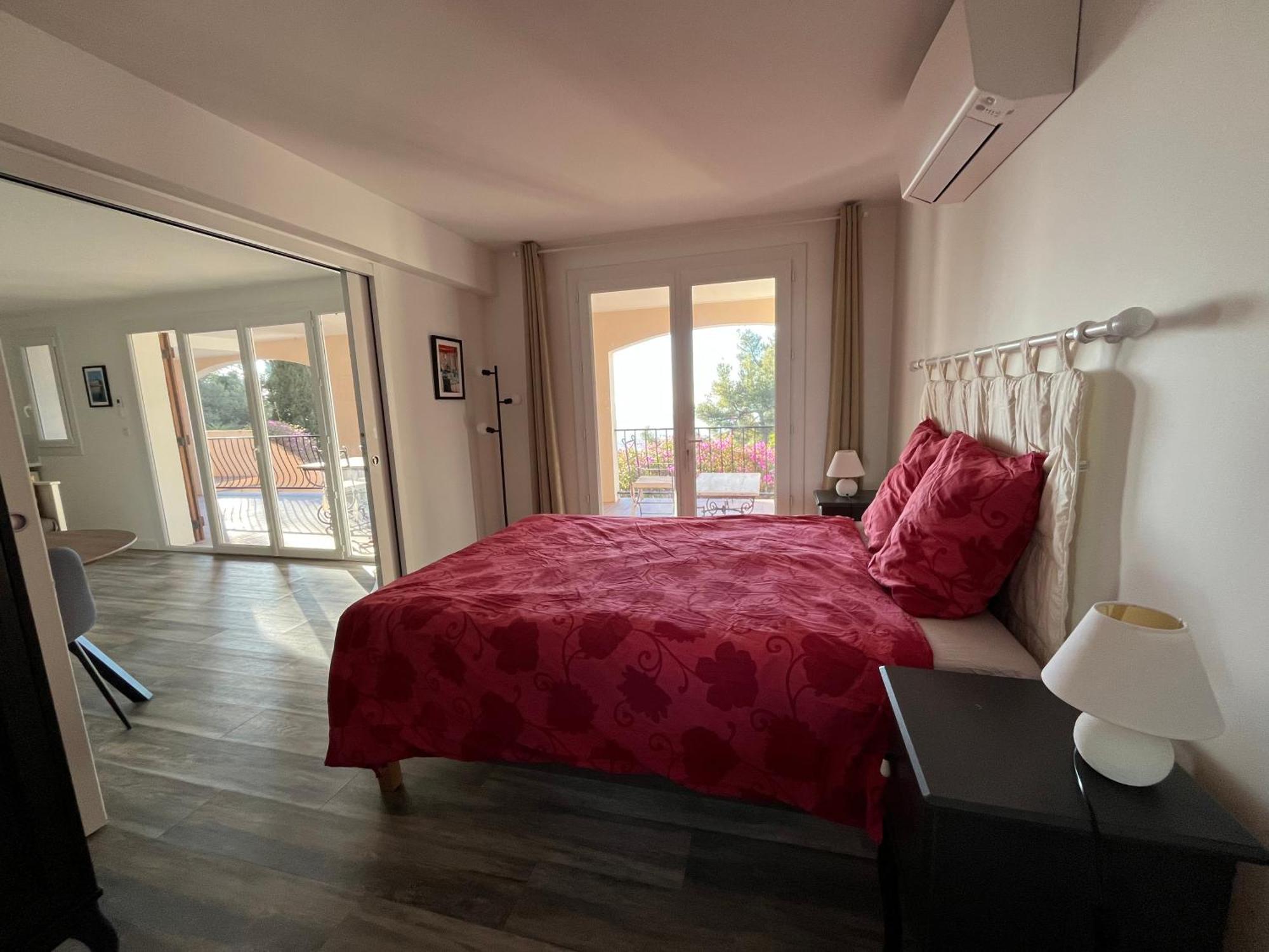 Bas De Villa, Vue Mer, Terrasse, Clim, Piscine Appartement Toulon