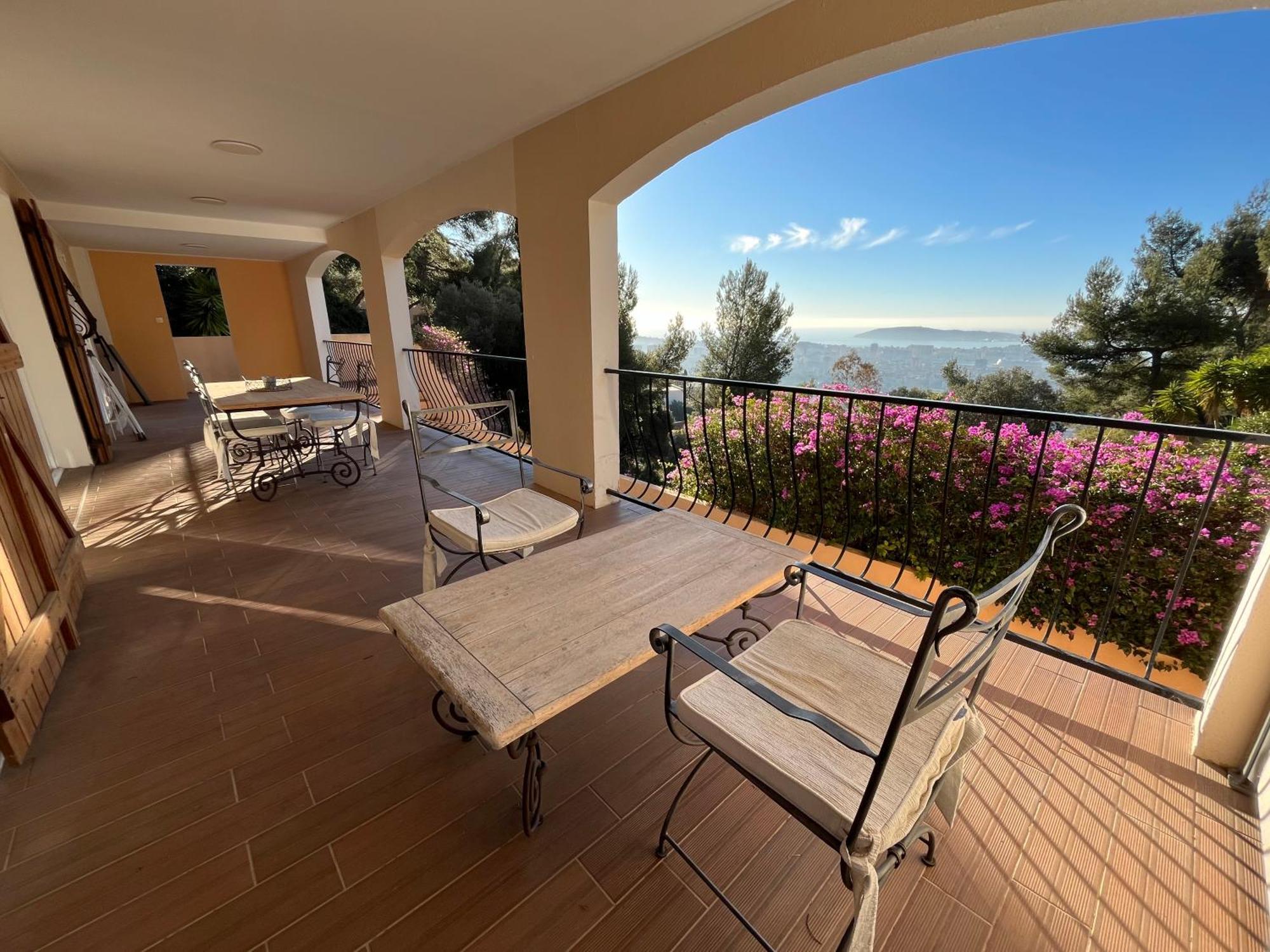 Bas De Villa, Vue Mer, Terrasse, Clim, Piscine * Toulon